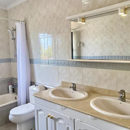 Morden House With Ocean View Pool, Air Con Hébergement de vacances