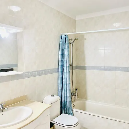 Hébergement de vacances Morden House With Ocean View Pool, Air Con *