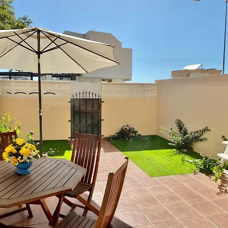 Hébergement de vacances Morden House With Ocean View Pool, Air Con