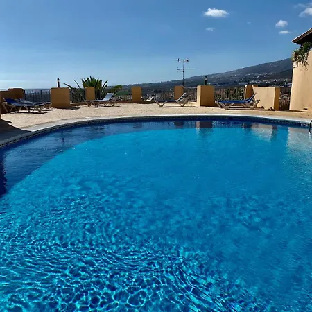 Hébergement de vacances Morden House With Ocean View Pool, Air Con *